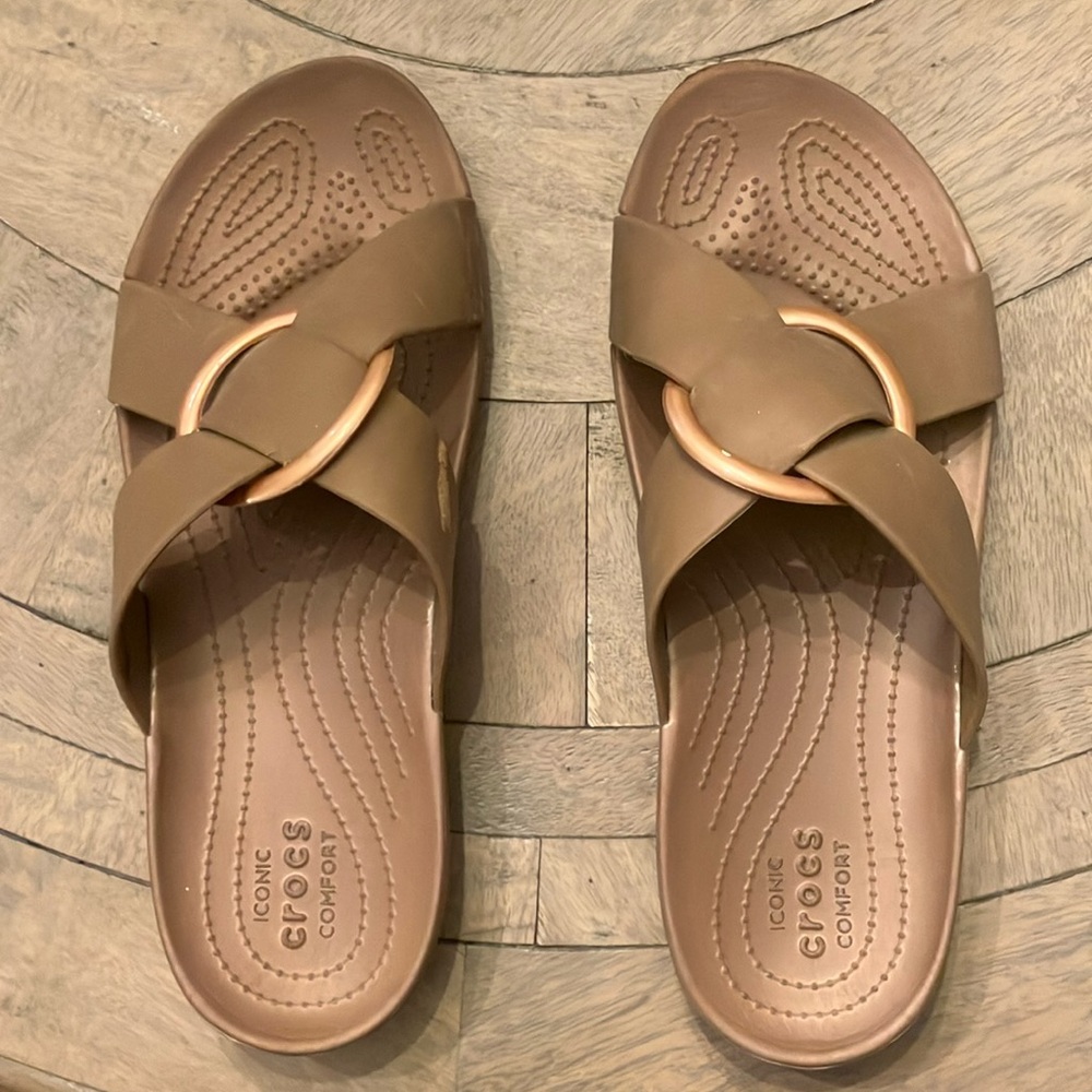 Beige crocs